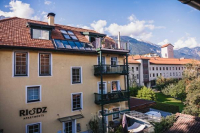 Гостиница Riedz Apartments Innsbruck- Zentrales Apartmenthaus mit grüner Oase  Инсбрук